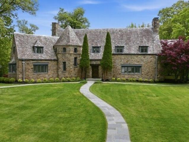 House for sale in Essex Fells, New Jersey
