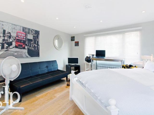 Apartment for rent in Soho, Greater London