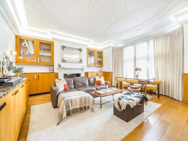 Apartment for rent in South Kensington, Greater London