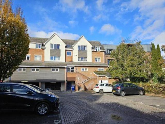 House for sale in Fleet, Hart