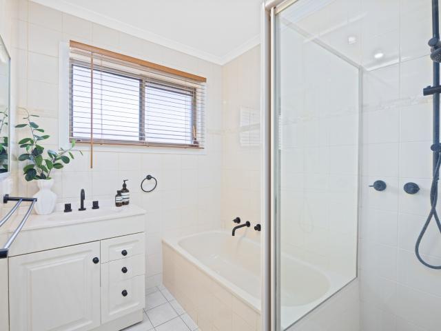 Flat for sale in East Albury, New South Wales