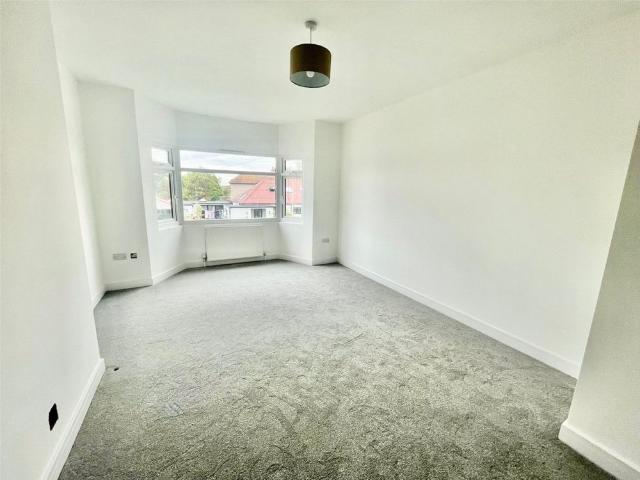 Apartment for rent in Halfway Street, Greater London