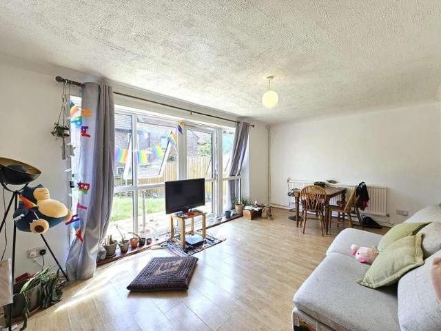 House for rent in Fallow Corner, Greater London