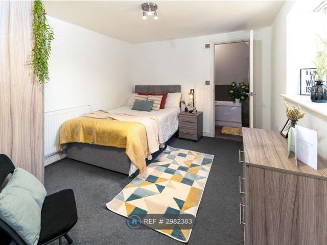 Room for rent in Lee Bank, Greater Manchester