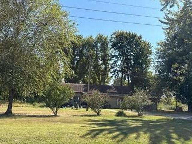 House for sale in Flora, Illinois