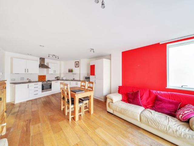 Apartment for rent in Cooper's Estate, Greater London