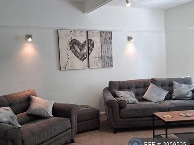 Apartment for rent in Mountblow, Kilpatrick