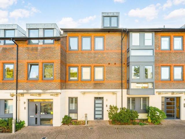 Apartment for rent in London Borough of Richmond upon Thames, Greater London
