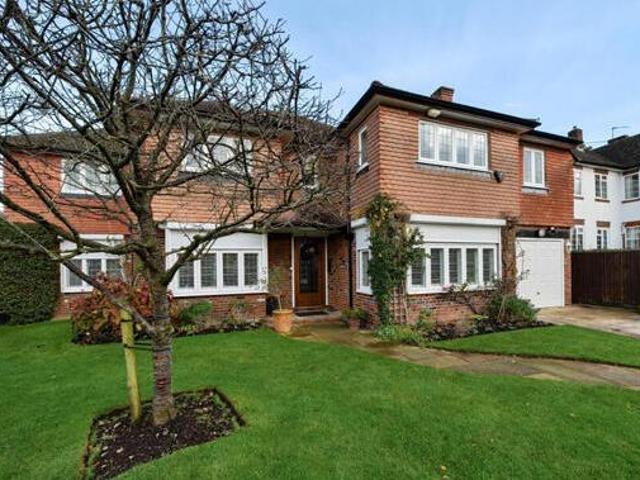 House for sale in Little Stanmore, Greater London