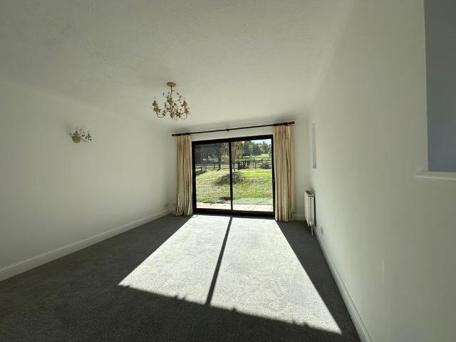 Apartment for rent in Mickleham, Mole Valley