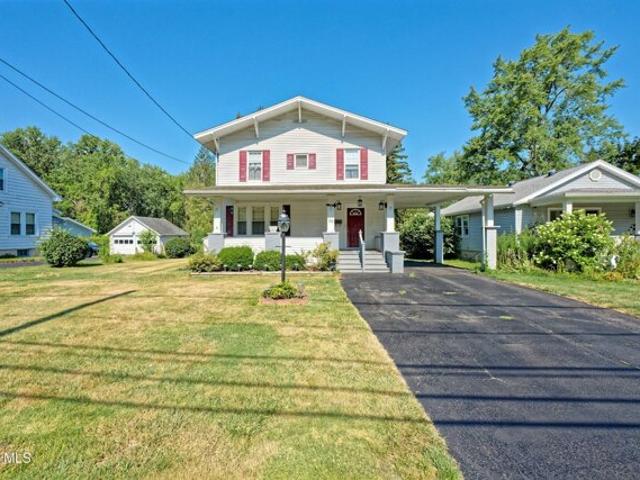 House for sale in Latham
