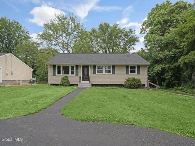 House for sale in Latham