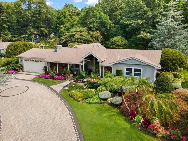 House for sale in Lincoln, Rhode Island