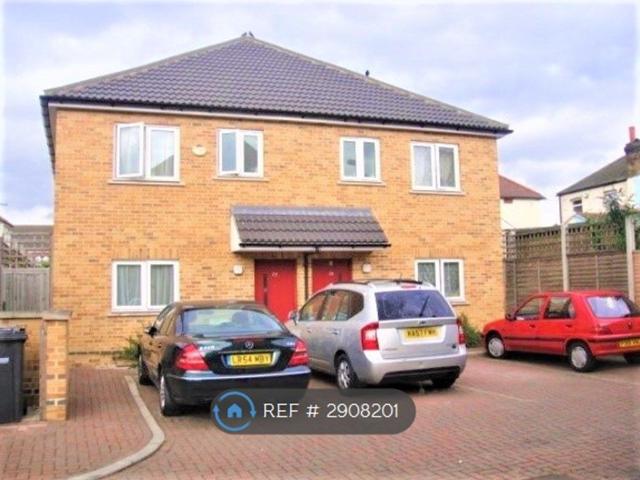 House for rent in London Borough of Ealing, Greater London