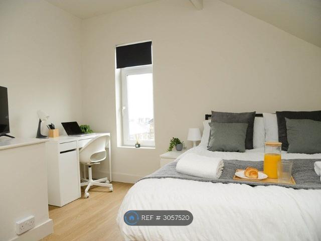 Room for rent in Kingstone, Barnsley