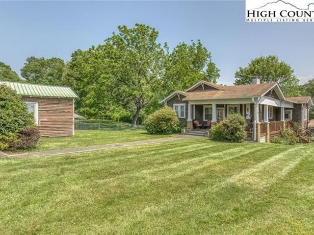 House for sale in Elk Park