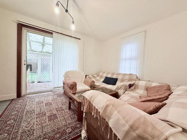 House for rent in London Borough of Ealing, Greater London