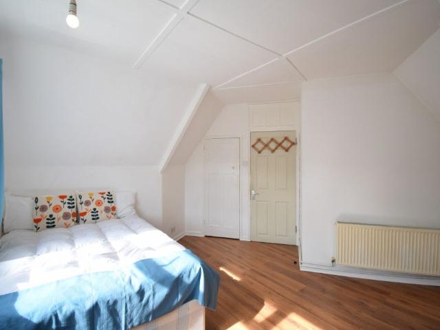 Room for rent in London Borough of Hammersmith and Fulham, Greater London