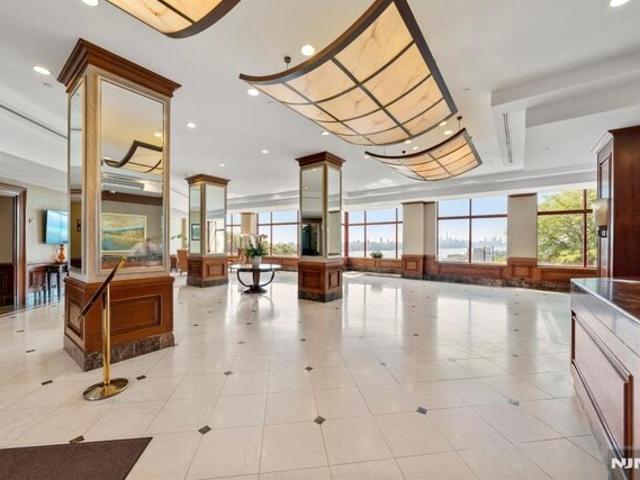 Condo for sale in Fort Lee, New Jersey