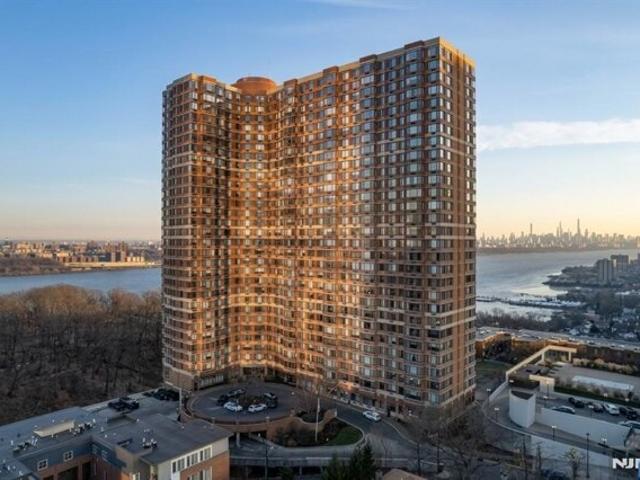 Condo for sale in Fort Lee, Bergen County