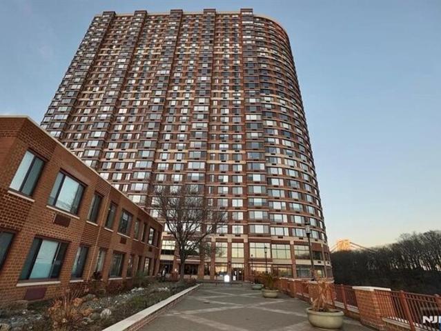 Condo for sale in Fort Lee, New Jersey