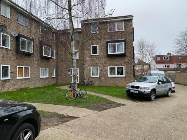 Apartment for rent in London Borough of Hounslow, Heston