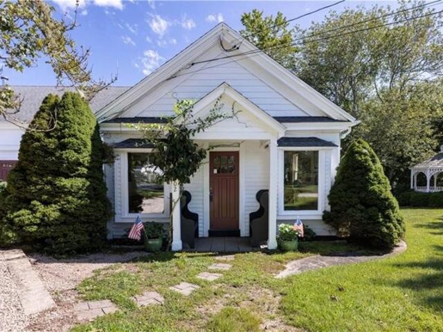 House for sale in Fort Ninigret, Charlestown