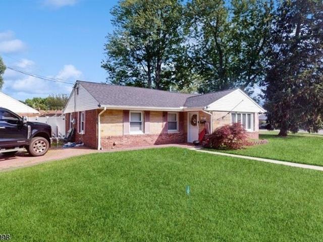 House for sale in Edison