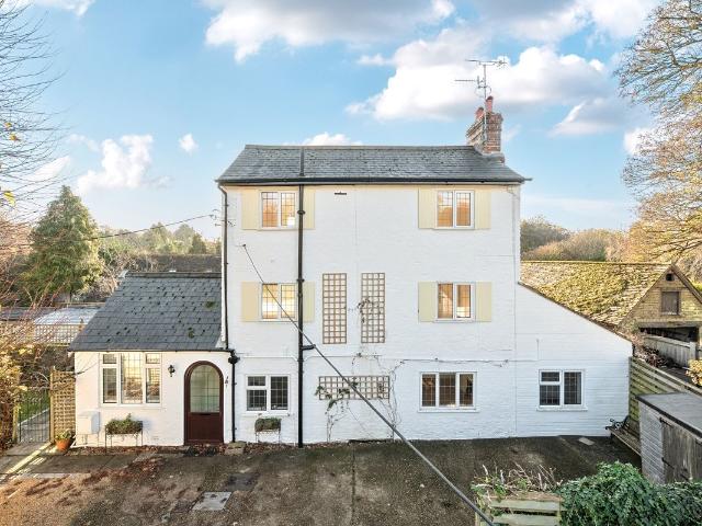 House for rent in Pachesham Park, Surrey