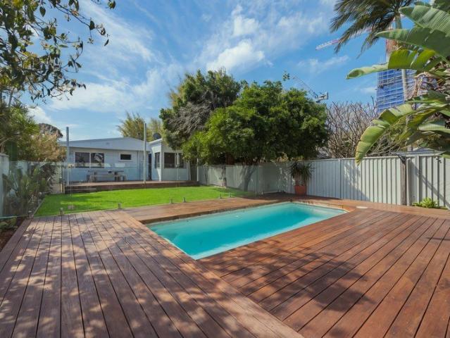 House for sale in Palm Beach, Gold Coast City