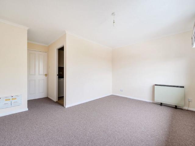 Apartment for rent in Farncombe, Waverley