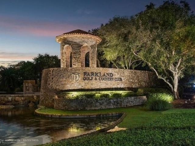 Condo for sale in Parkland