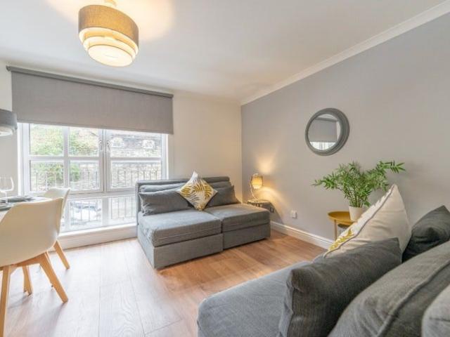 Apartment for rent in Canongate, Old Town