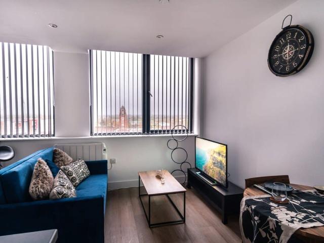 Studio for rent in Gorse Hill, Trafford Park