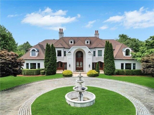 House for sale in Old Westbury