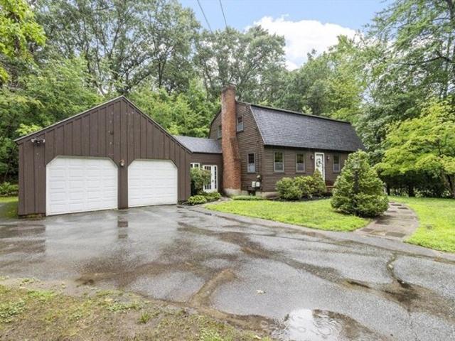 House for sale in Chelmsford, Massachusetts
