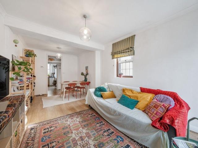 House for rent in East Greenwich, Cat Hill