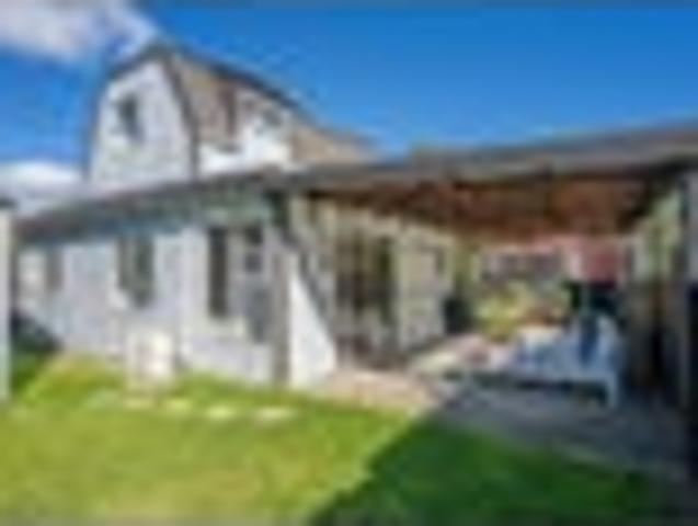 House for sale in Waikanae Beach, Wellington