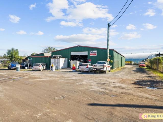 Warehouse for rent in Toombul, Queensland