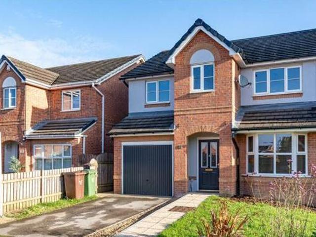 House for sale in Ossett, West Yorkshire