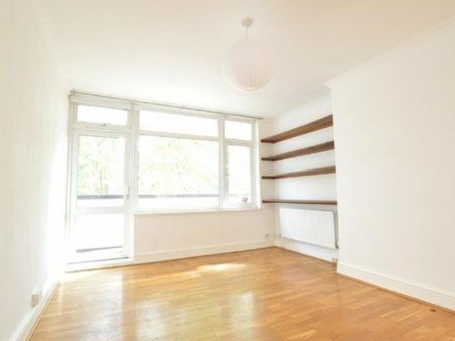 Apartment for rent in Furzedown, Greater London