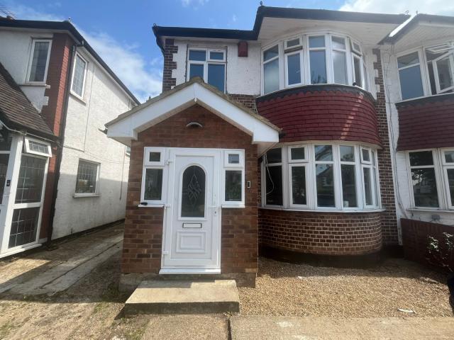Apartment for rent in London Borough of Ealing, Greenford