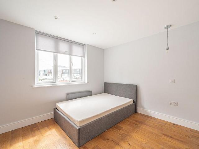Apartment for rent in London Borough of Ealing, Greenford