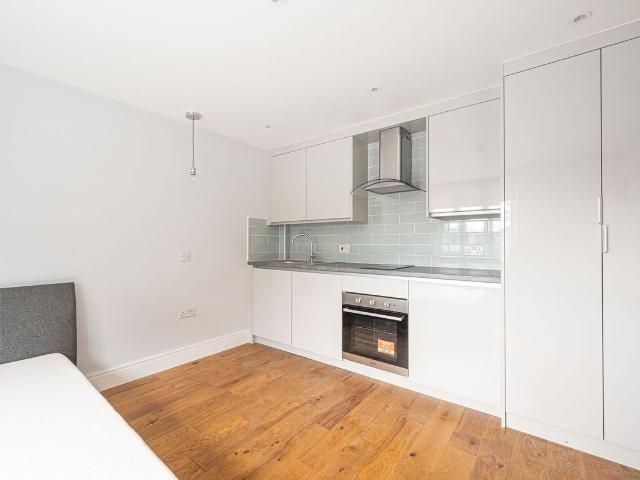 Studio for rent in London Borough of Ealing, Greenford