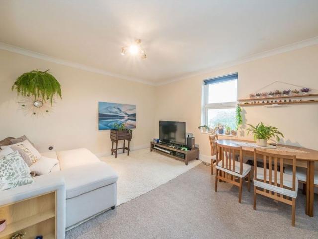 Apartment for rent in Hampton, Greater London