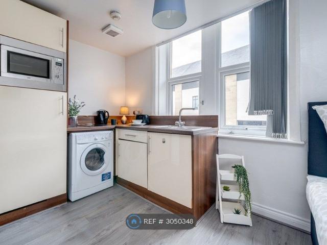 Studio for rent in Huddersfield, Kirklees
