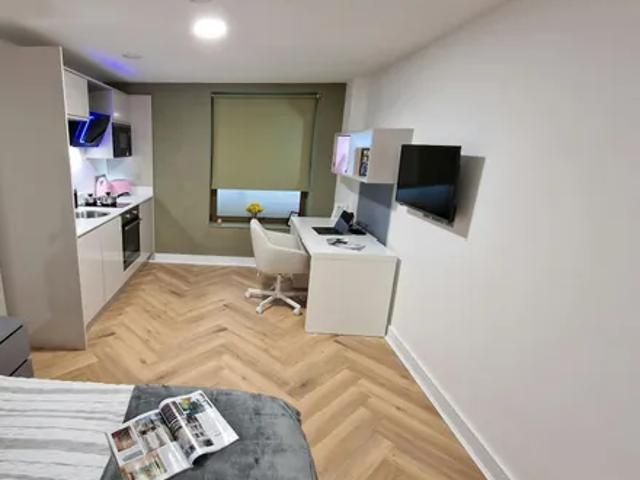 Room for rent in Ropewalks, Calderstones