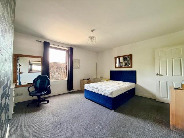 Apartment for rent in Hollinwood, Pendock
