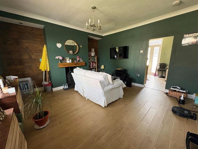 House for rent in Hollinwood, Pendock