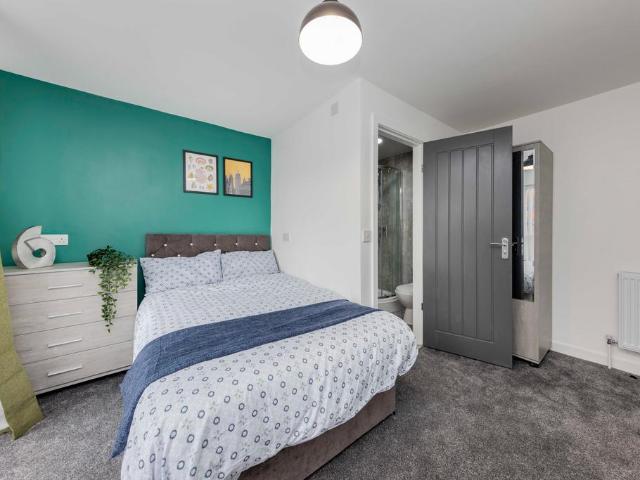 House for rent in Hollinwood, Pendock